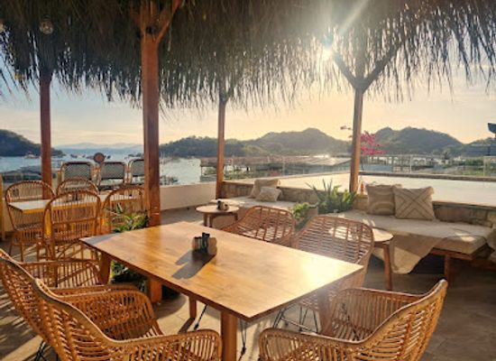 indonesia/labuan-bajo/restaurant/lighthouse-bajo