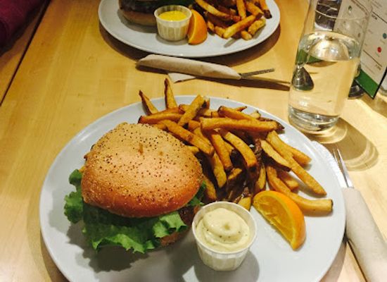 canada/quebec-city/saint-jean-baptiste/restaurant/chez-victor