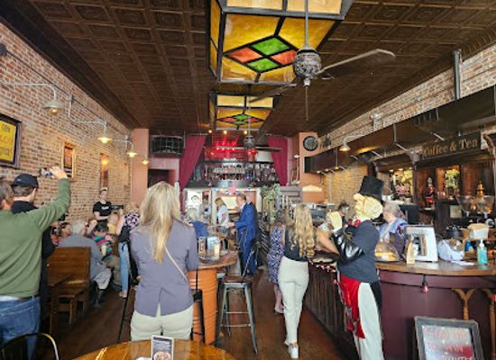 iowa/ottumwa/restaurant/top-hat-coffee-and-entertainment