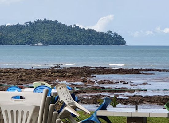 cameroon/tiko-beach/restaurant/bota-s-s-club