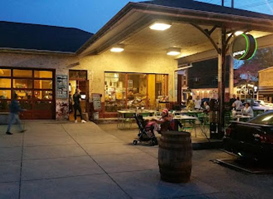 kentucky/eastern-mountain-coal-fields/restaurant/garage-bar