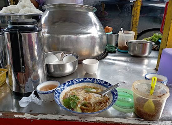 myanmar-burma/yangon-region/restaurant/lhe-ka-le-lu-moun-hang-hka