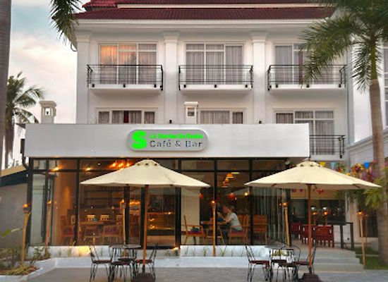 cambodia/siem-reap/charles-de-gaulle-boulevard/restaurant/le-charles-de-gaulle-cafe-bar