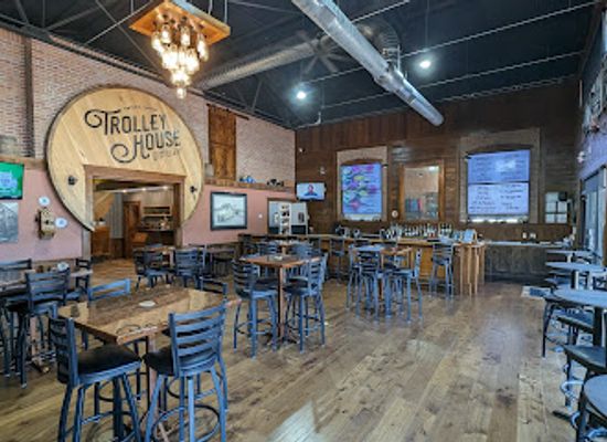 kansas/emporia/restaurant/trolley-house-distillery