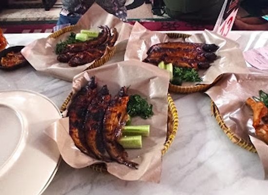 indonesia/tanjung-puting-national-park/restaurant/rumah-bakar-semangat-47