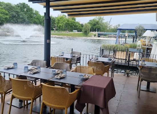 hungary/southern-great-plain/restaurant/robinson-restaurant
