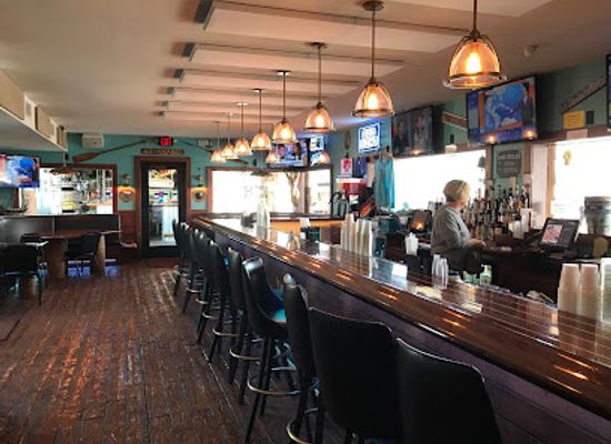 iowa/dubuque/restaurant/yardarm-riverfront-bar-grill