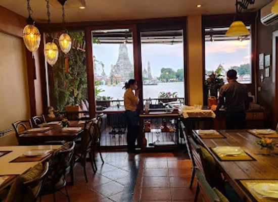 thailand/rattanakosin/restaurant/eat-sight-story-deck