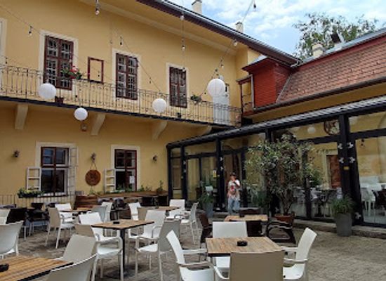 hungary/eger/restaurant/pizza-quasi-napoletana
