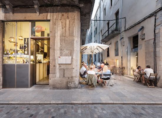 spain/girona/barri-vell-old-town/restaurant/brots-de-vi