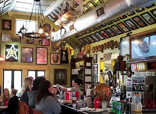 tennessee/chattanooga/restaurant/aretha-frankensteins