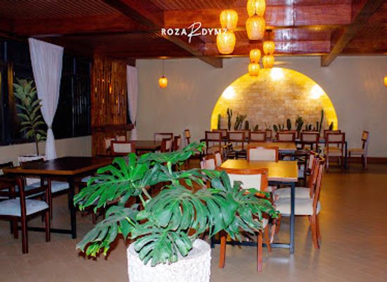 uganda/kampala/kololo/restaurant/roza-dymz