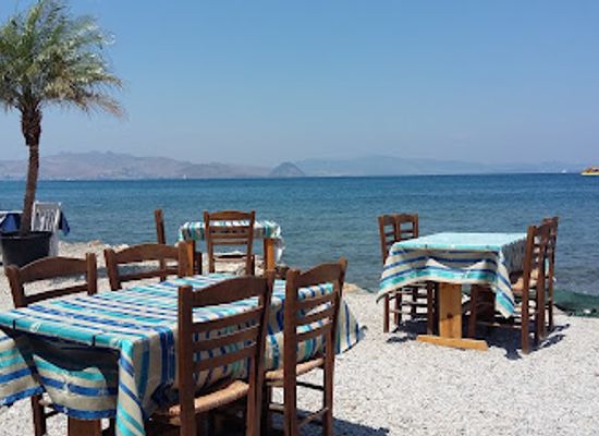 greece/dodecanese/restaurant/boats-on-the-coast