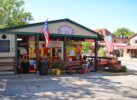 indiana/yellowwood-state-forest/restaurant/trolly-s
