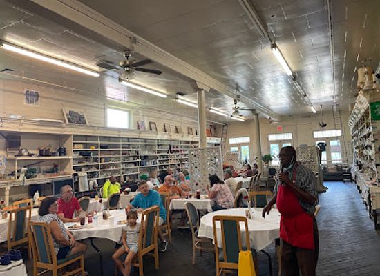 mississippi/the-natchez-district/restaurant/the-old-country-store