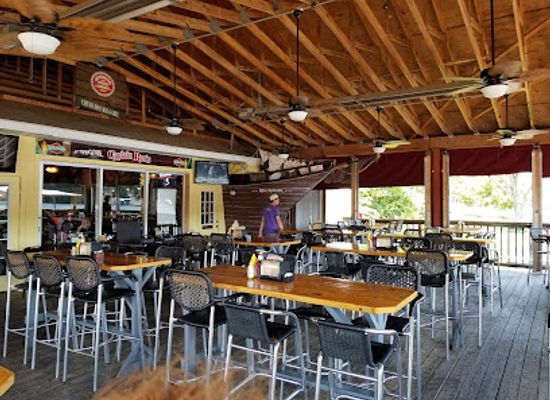 missouri/current-river/restaurant/captain-ron-s-bar-grill