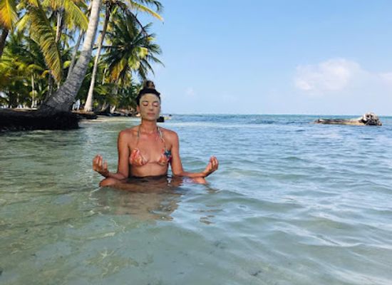panama/san-blas-islands/restaurant/communities-on-boat-san-blas-sailing-snorkel-healthy-food-with-us