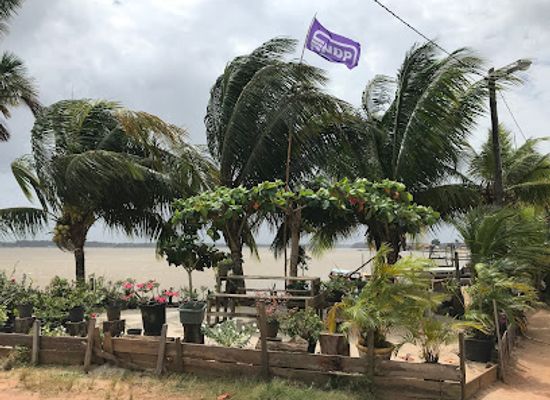 suriname/marowijne-district/restaurant/agies-roti-place