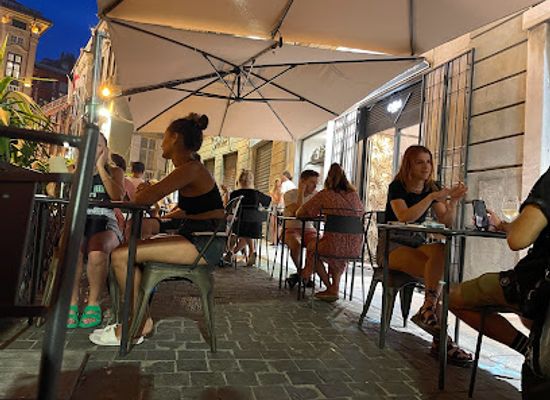 italy/genoa/centro-storico/restaurant/pasta-street