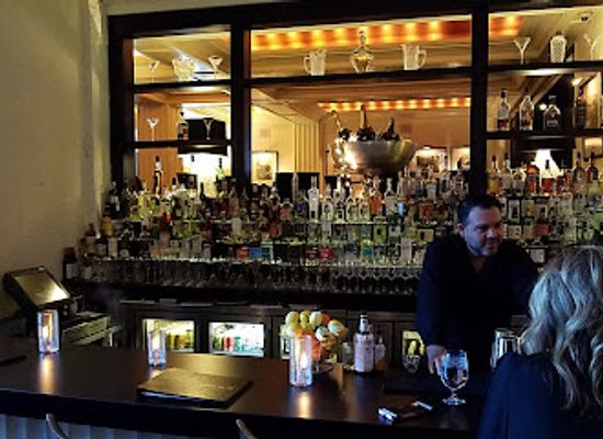 minnesota/saint-paul/cathedral-hill/restaurant/the-commodore-bar-restaurant-event-venue