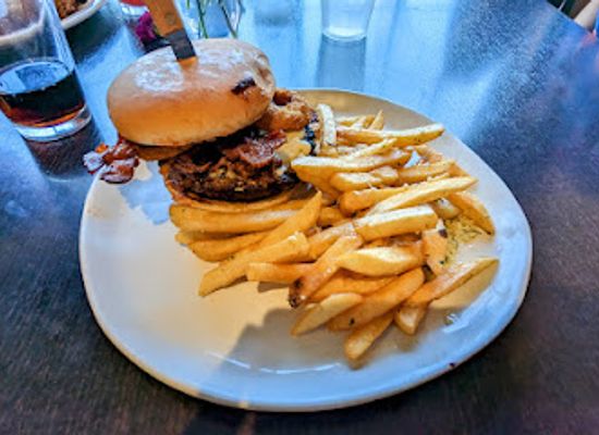 california/fresno/restaurant/aromas-restaurant