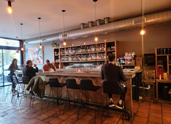 kansas/glaciated-region/restaurant/the-antler-room