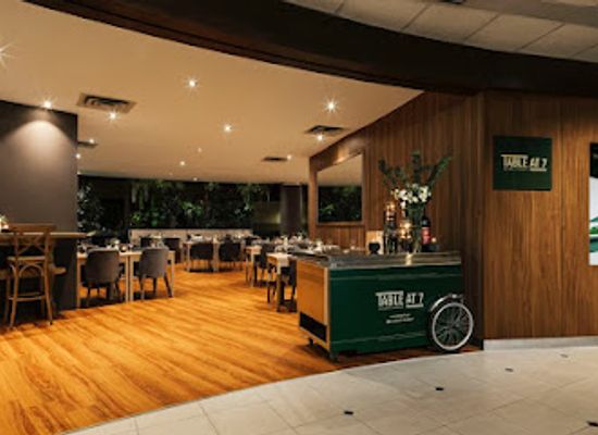 singapore/west-region/restaurant/table-at-7