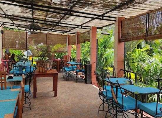madagascar/bongolava/restaurant/l-auberge-du-kintanafleuron-a-ampefy-chez-le-belge