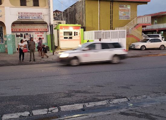jamaica/savanna-la-mar/restaurant/let-s-roll-ice-cream-cafe