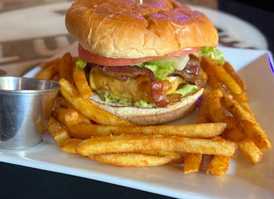 illinois/waukegan/restaurant/lucky-scottie-restaurant