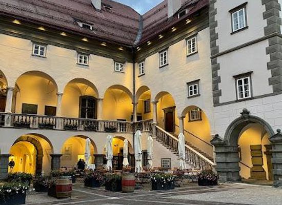 slovenia/upper-carniola/restaurant/gasthaus-im-landhaushof