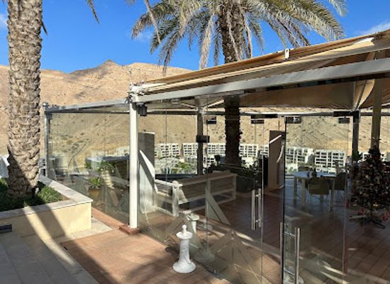 oman/al-hajar-ash-sharqi/restaurant/cliff-deck