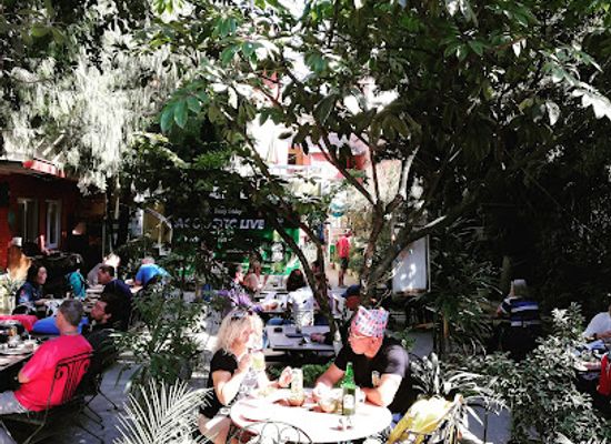 nepal/makalu-base-camp/restaurant/brezel-cafe-bar