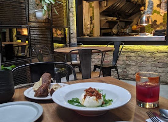 colombia/amazon/restaurant/mesa-franca