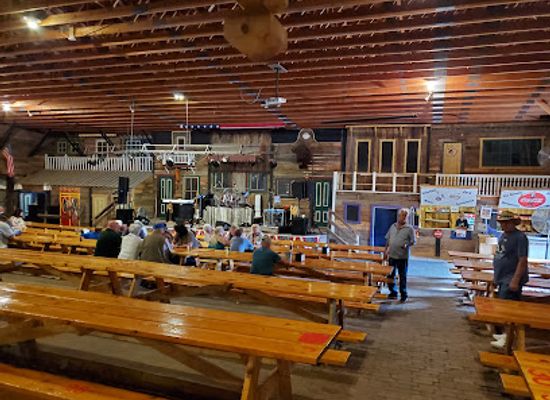 south-dakota/badlands/restaurant/fort-hays-chuckwagon-supper-show