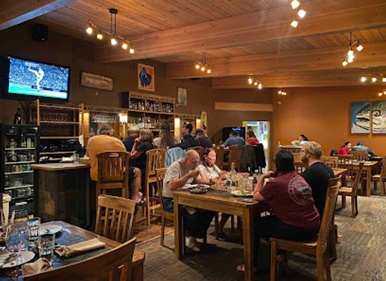 wyoming/absaroka-range/restaurant/madison-crossing-lounge