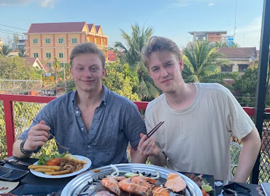 cambodia/kampot/restaurant/tuktuk-bbq-rooftop-bar