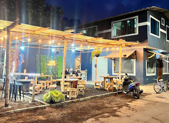 ecuador/puerto-ayora/restaurant/los-moros