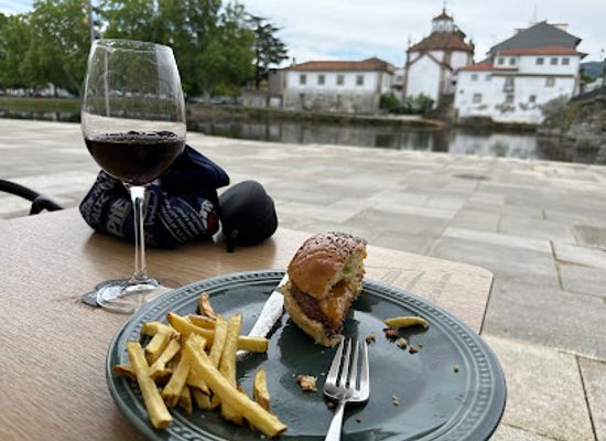 portugal/chaves/restaurant/burguesia-food-experience