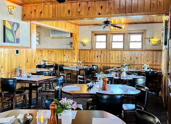 wisconsin/lake-winnebago-region/restaurant/cedar-lodge-supper-club