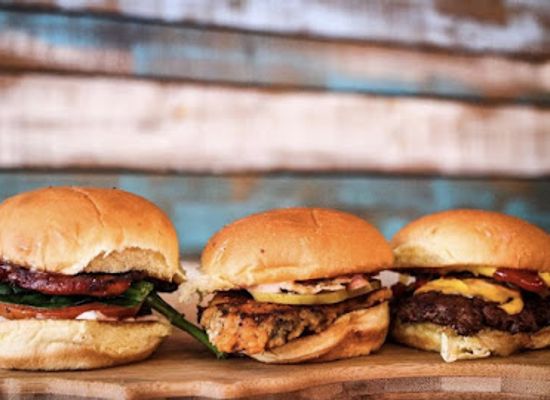 michigan/charlevoix/restaurant/fresh-coast-sliders