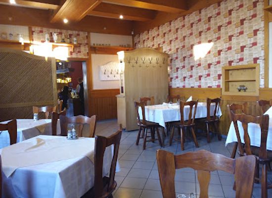 hungary/szombathely/restaurant/magyar-tenger-vendeglo