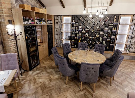hungary/miskolc/restaurant/vegallomas-bistro-wine