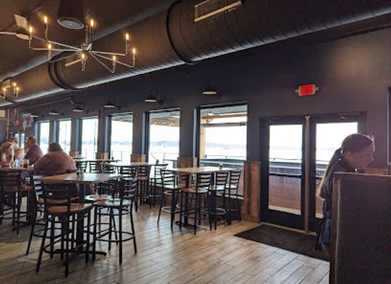 minnesota/twin-cities-metropolitan-area/restaurant/willy-s-on-the-water