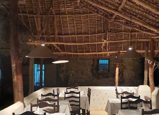kenya/lamu/shela/restaurant/faliera-hotel-restaurant-art-gallery