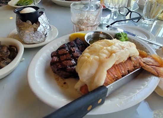 wisconsin/great-river-road/restaurant/the-river-s-edge-supper-club