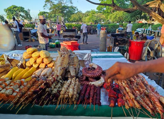 tanzania/stone-town/forodhani-gardens/restaurant/zanzibar-street-food-market