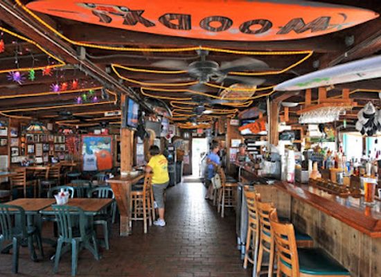 florida/st-petersburg-beach/restaurant/woody-s-waterfront