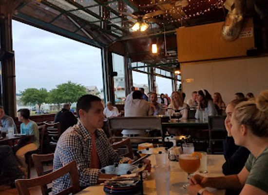 michigan/st-joseph/restaurant/silver-beach-pizza
