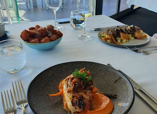 australia/limestone-coast/restaurant/upstairs-restaurant-at-hollick-estates